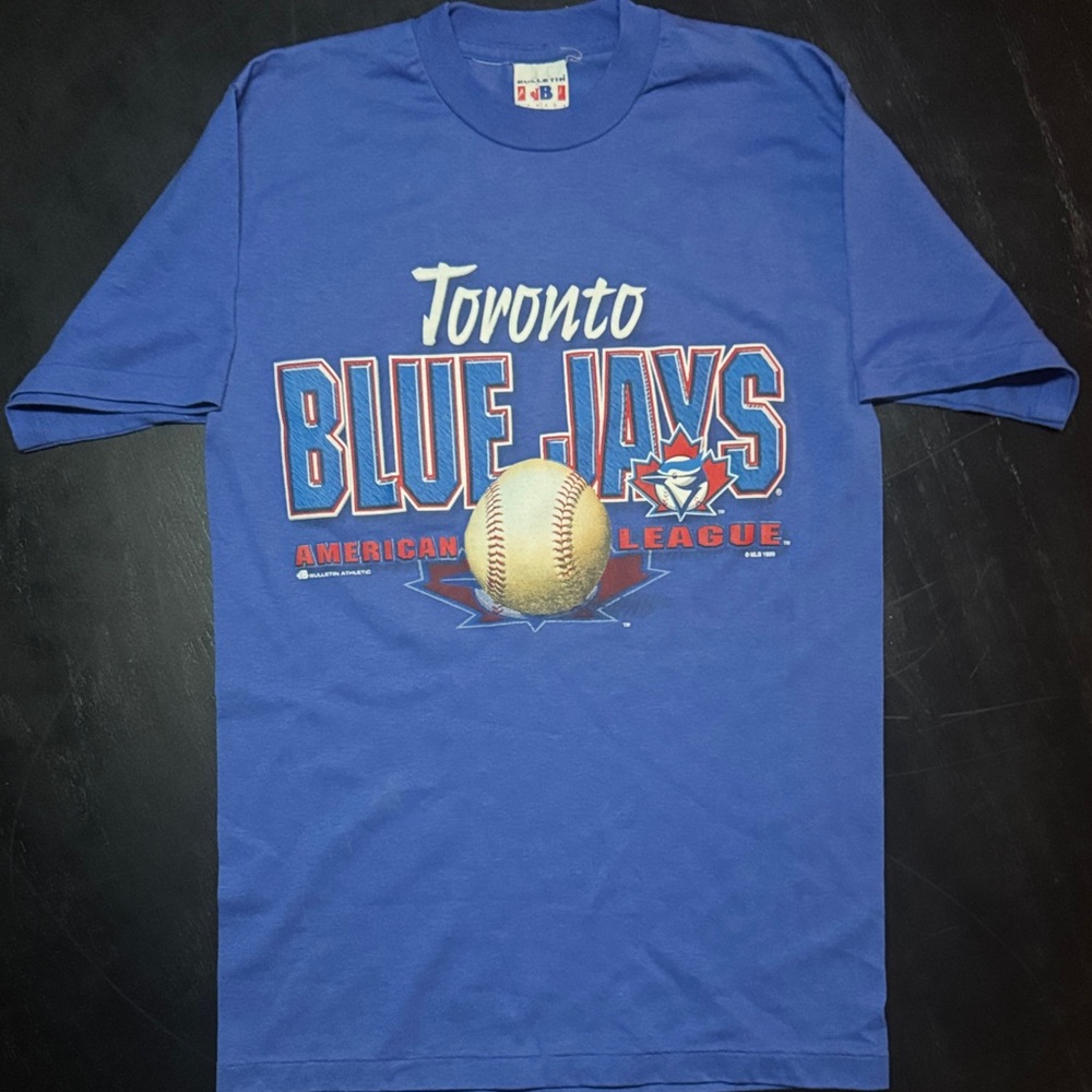 Vintage single stitched Toronto Blue Jays Graphic T-Shirt size small.